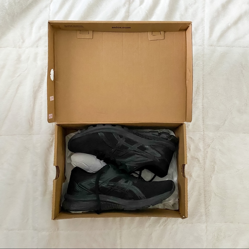 SIZE 9 | ASICS BLACK SNEAKERS